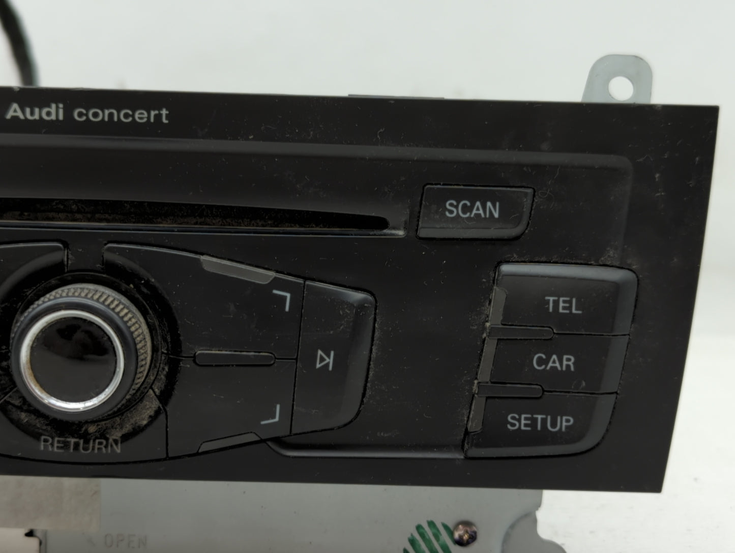 2010-2012 Audi A4 Radio AM FM Cd Player Receiver Replacement P/N:8T1 035 186 R 8T1 035 664 A Fits OEM Used Auto Parts - Oemu