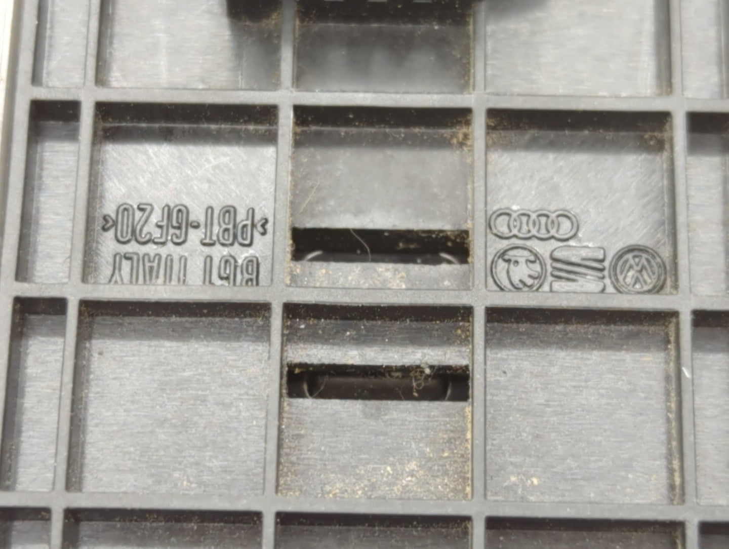 2009-2012 Audi A4 Master Power Window Switch Replacement Driver Side Left P/N:8R1 867 171 8K1 867 171 Fits OEM Used Auto Par