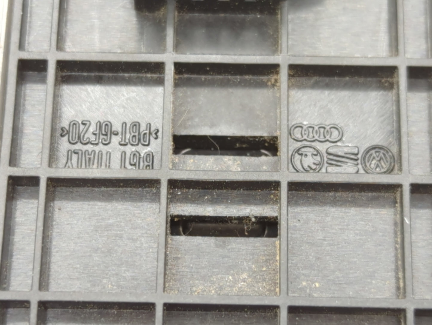 2009-2012 Audi A4 Master Power Window Switch Replacement Driver Side Left P/N:8R1 867 171 8K1 867 171 Fits OEM Used Auto Par