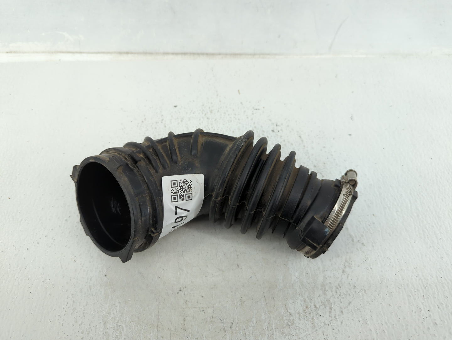 2010 Audi A4 Air Cleaner Intake Duct Hose Tube Black - Oemusedautoparts1.com
