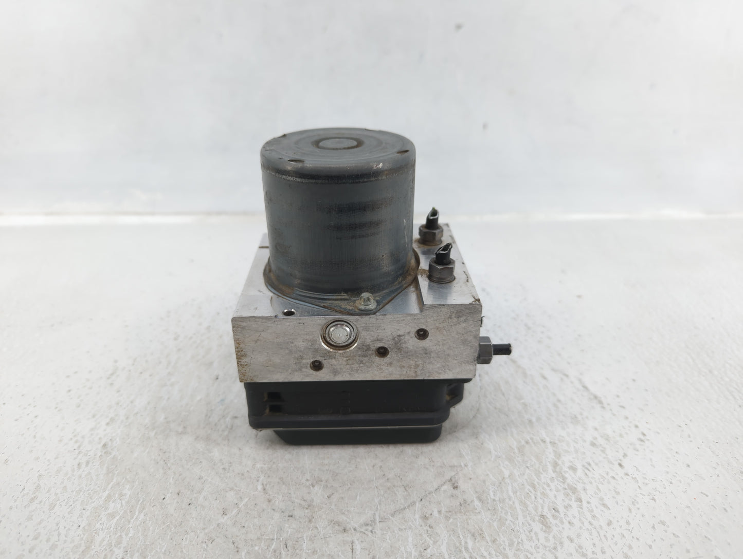 2009-2010 Audi A4 ABS Pump Control Module Replacement P/N:8K0 614 517FL 0 265 236 188 Fits Fits 2009 2010 OEM Used Auto Part