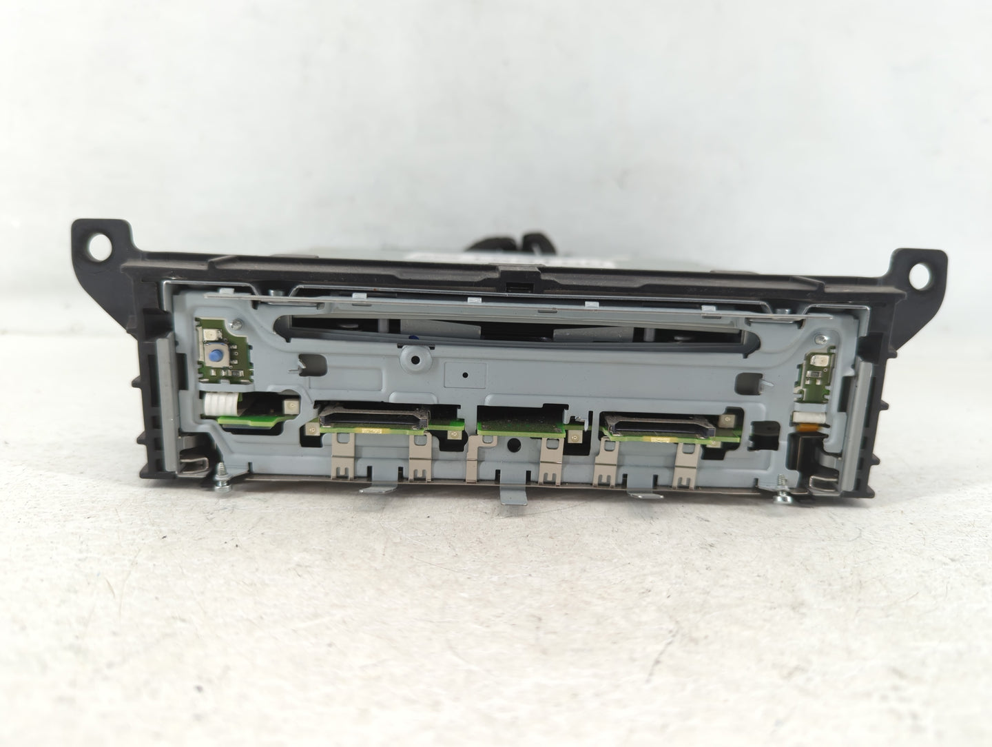 2010-2012 Audi A4 Am Fm Cd Player Radio Receiver - Oemusedautoparts1.com