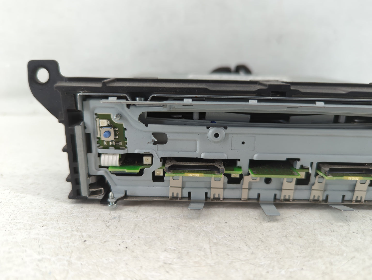 2010-2012 Audi A4 Am Fm Cd Player Radio Receiver - Oemusedautoparts1.com