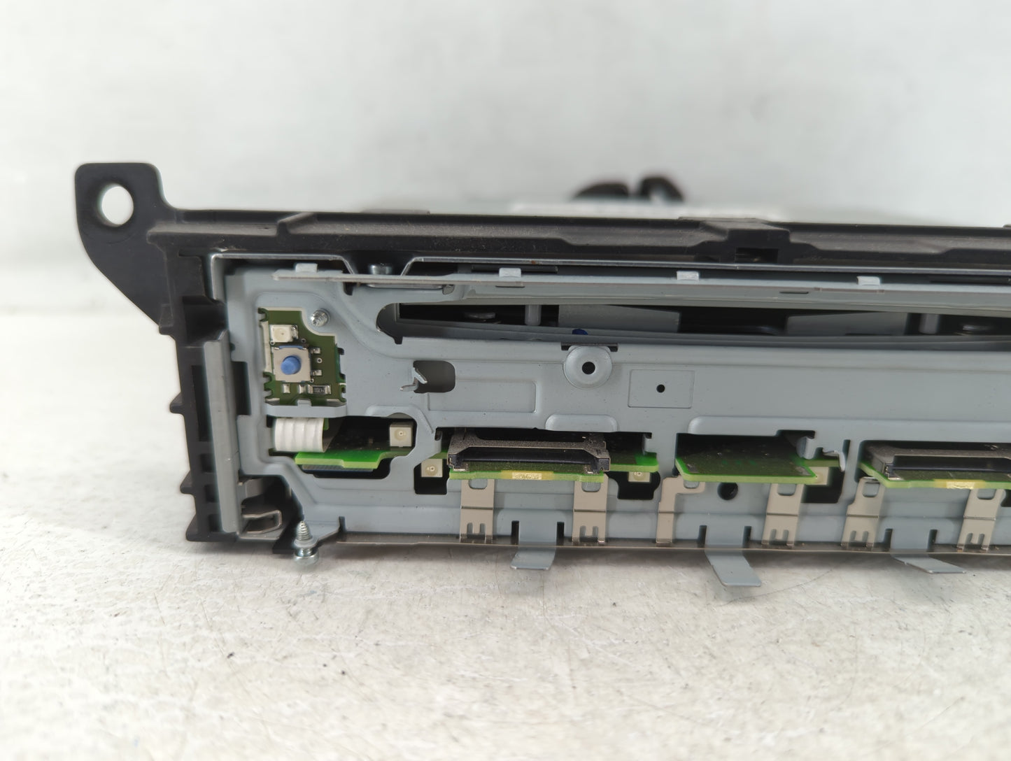 2010-2012 Audi A4 Am Fm Cd Player Radio Receiver - Oemusedautoparts1.com