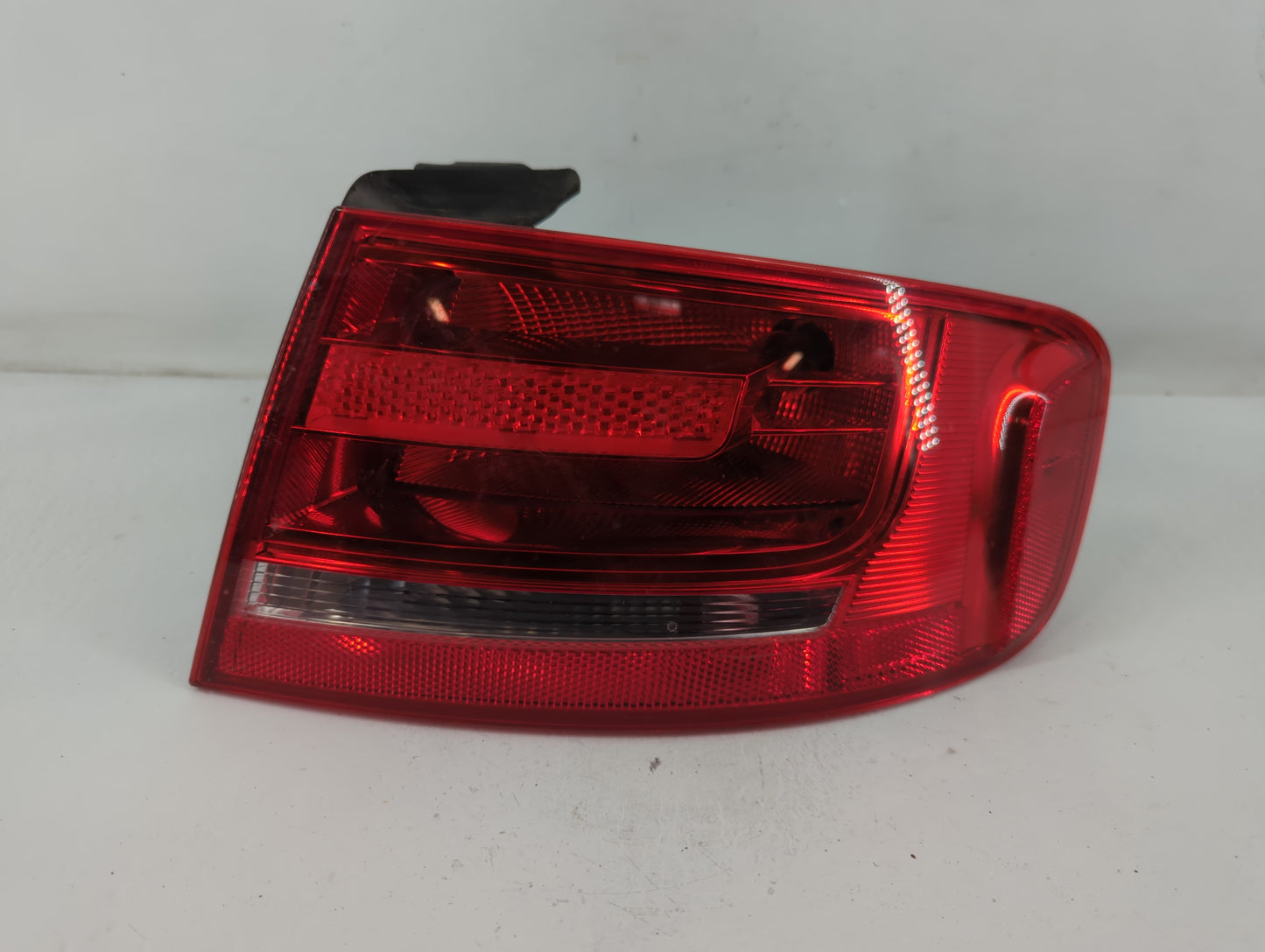 2010-2012 Audi A4 Tail Light Assembly Driver Left OEM P/N:32cp P21W Fits Fits 2010 2011 2012 OEM Used Auto Parts - Oemusedau