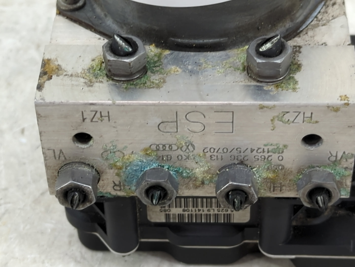 2009-2010 Audi A4 Quattro ABS Pump Control Module Replacement P/N:0265236113 8K0614517D, 0265951124 Fits Fits 2009 2010 OEM 