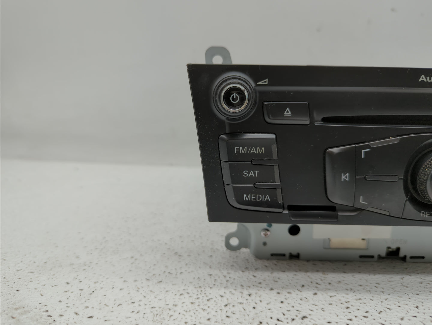 2010-2012 Audi A4 Quattro Radio AM FM Cd Player Receiver Replacement P/N:8T1 035 186 R 4G0035082C Fits OEM Used Auto Parts -