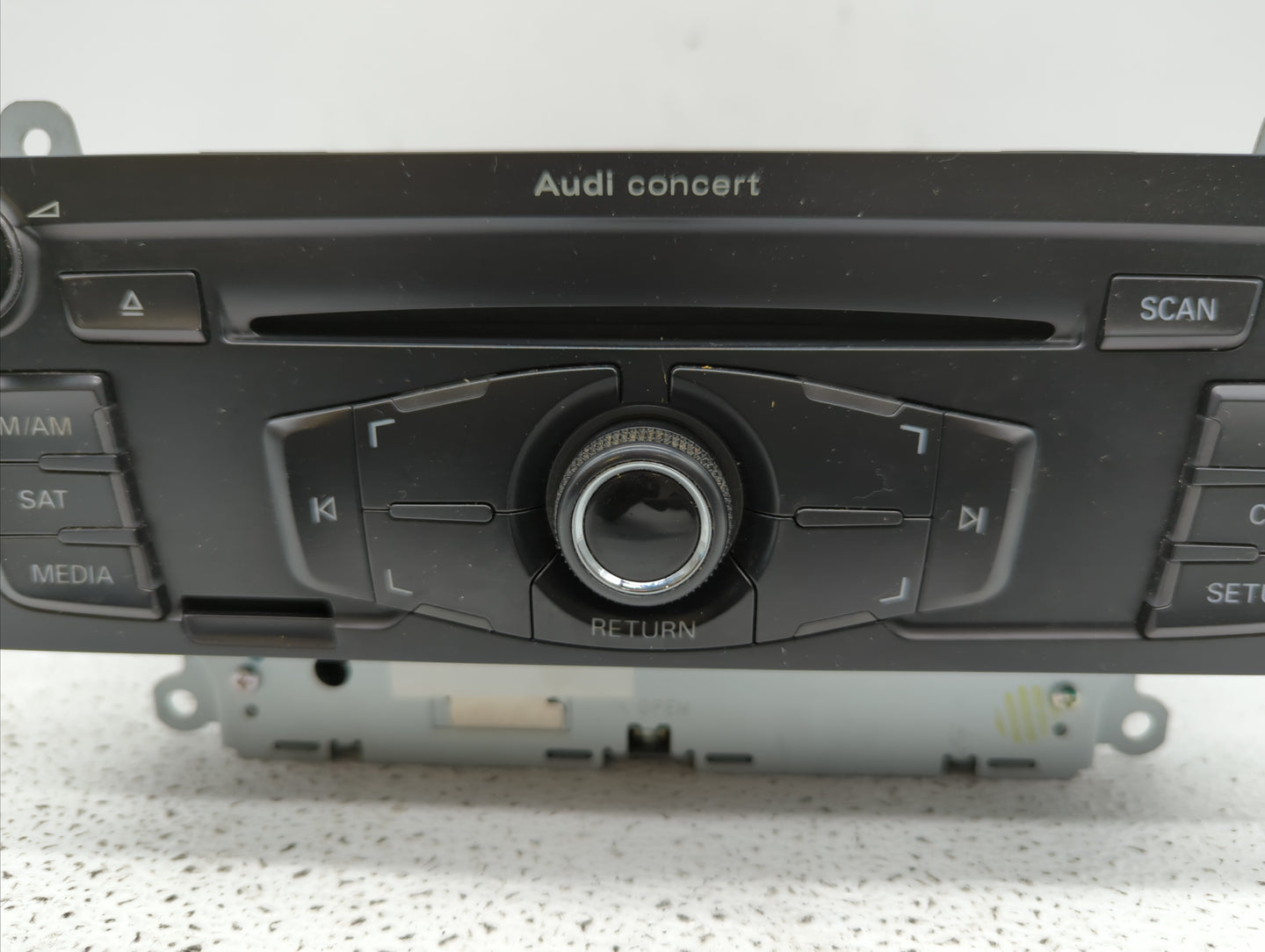 2010-2012 Audi A4 Quattro Radio AM FM Cd Player Receiver Replacement P/N:8T1 035 186 R 4G0035082C Fits OEM Used Auto Parts -
