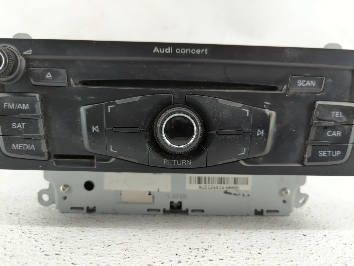 2010-2012 Audi A4 Quattro Radio AM FM Cd Player Receiver Replacement P/N:8T1 035 186 R 4G0035082C Fits OEM Used Auto Parts -