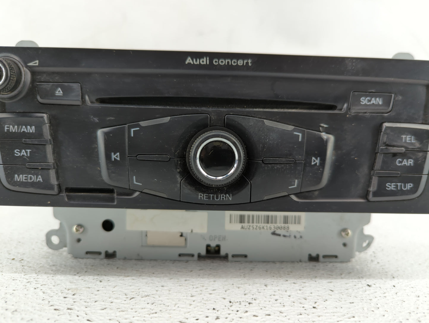 2010-2012 Audi A4 Quattro Radio AM FM Cd Player Receiver Replacement P/N:8T1 035 186 R 4G0035082C Fits OEM Used Auto Parts -