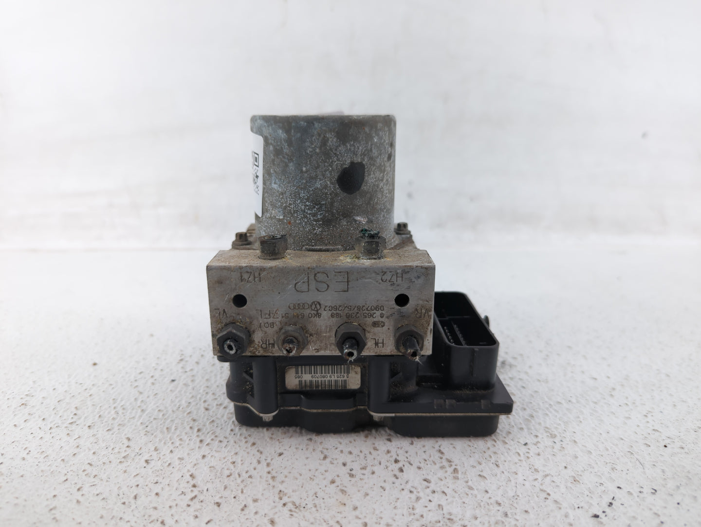 2009-2010 Audi A4 Quattro ABS Pump Control Module Replacement P/N:8K0 614 517 FL 8K0 614 517 HA Fits Fits 2009 2010 OEM Used