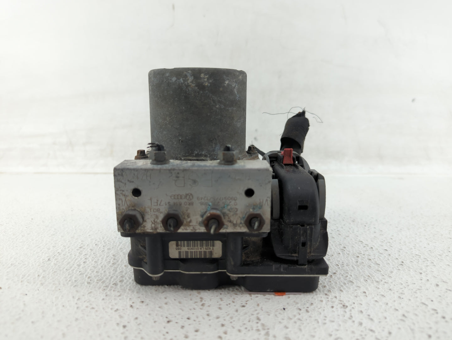 2009-2010 Audi A4 Quattro ABS Pump Control Module Replacement P/N:8K0 614 517 FL 8K0 614 517 HA Fits Fits 2009 2010 OEM Used