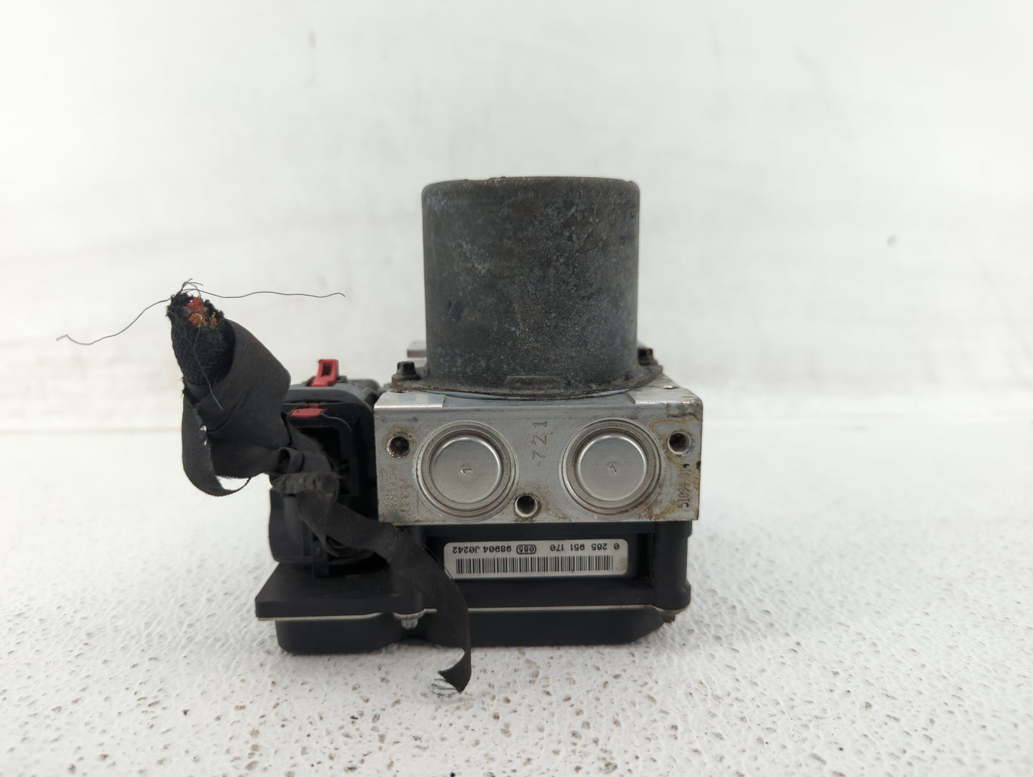 2009-2010 Audi A4 Quattro ABS Pump Control Module Replacement P/N:8K0 614 517 FL 8K0 614 517 HA Fits Fits 2009 2010 OEM Used