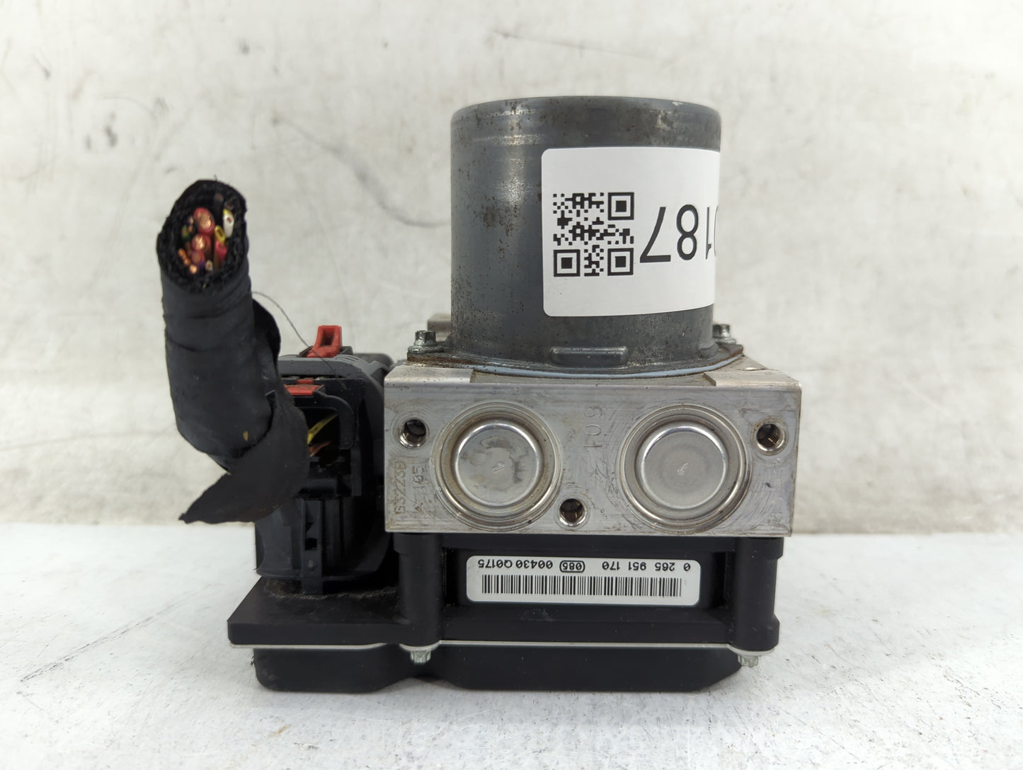 2010-2012 Audi A5 ABS Pump Control Module Replacement P/N:8K0 907 379 CA Fits Fits 2010 2011 2012 OEM Used Auto Parts - Oemu