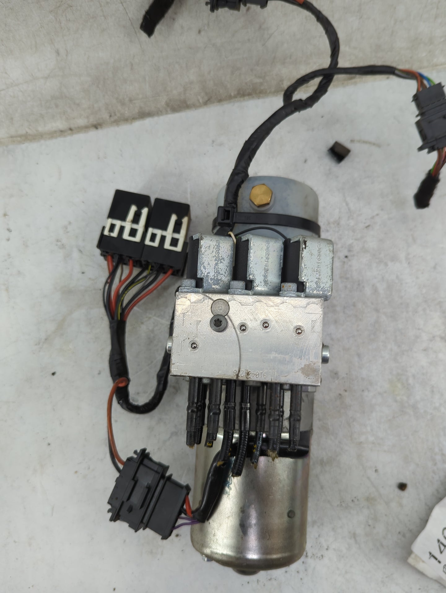 2010-2016 Audi A5 Convertible Lift Motor 1460751 - Oemusedautoparts1.com