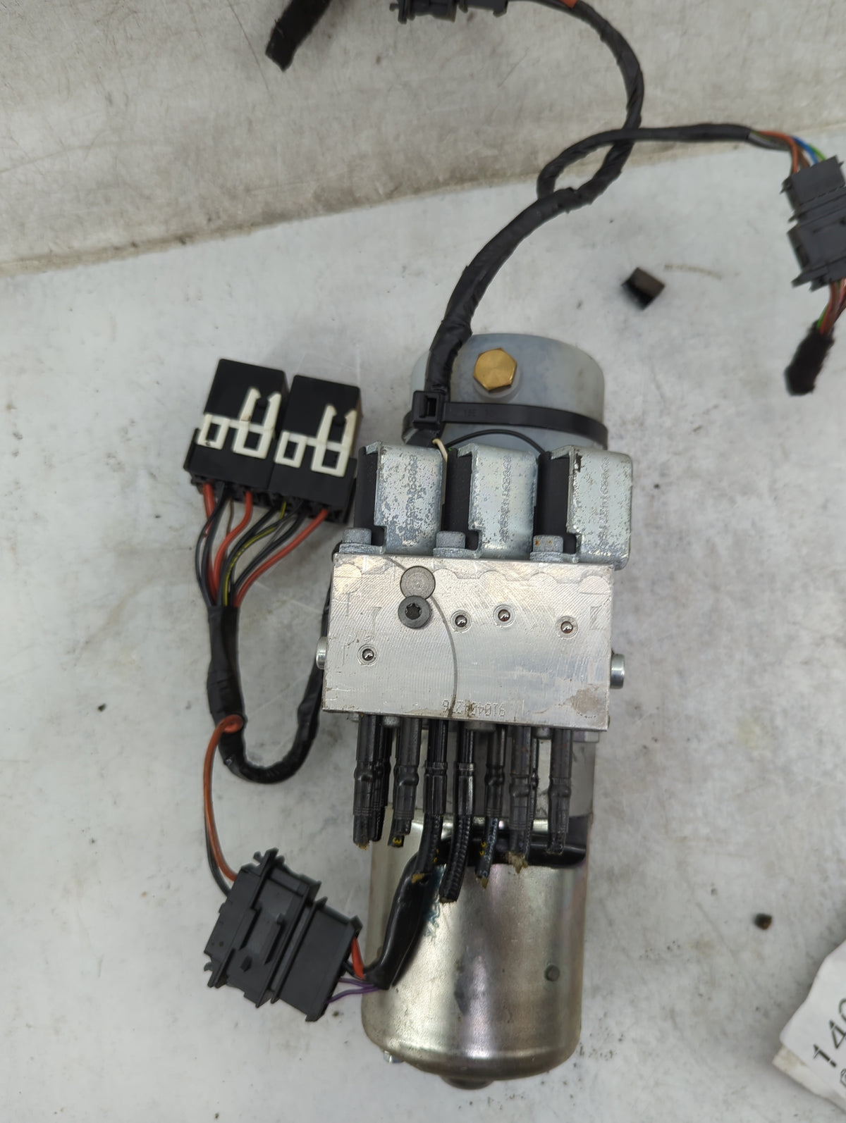 2010-2016 Audi A5 Convertible Lift Motor 1460751 - Oemusedautoparts1.com