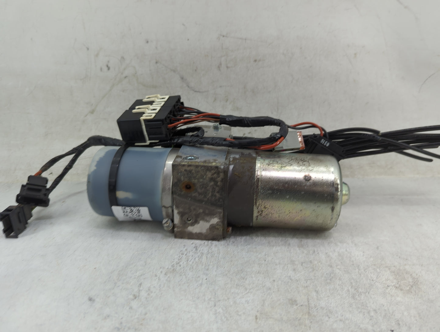2010-2016 Audi A5 Convertible Lift Motor 1460753 - Oemusedautoparts1.com