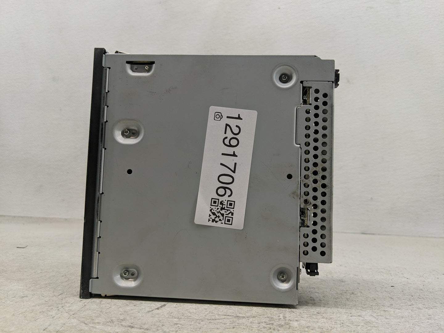 2010-2011 Audi A6 Radio AM FM Cd Player Receiver Replacement P/N:4E0 910 110 L Fits Fits 2010 2011 OEM Used Auto Parts - Oem