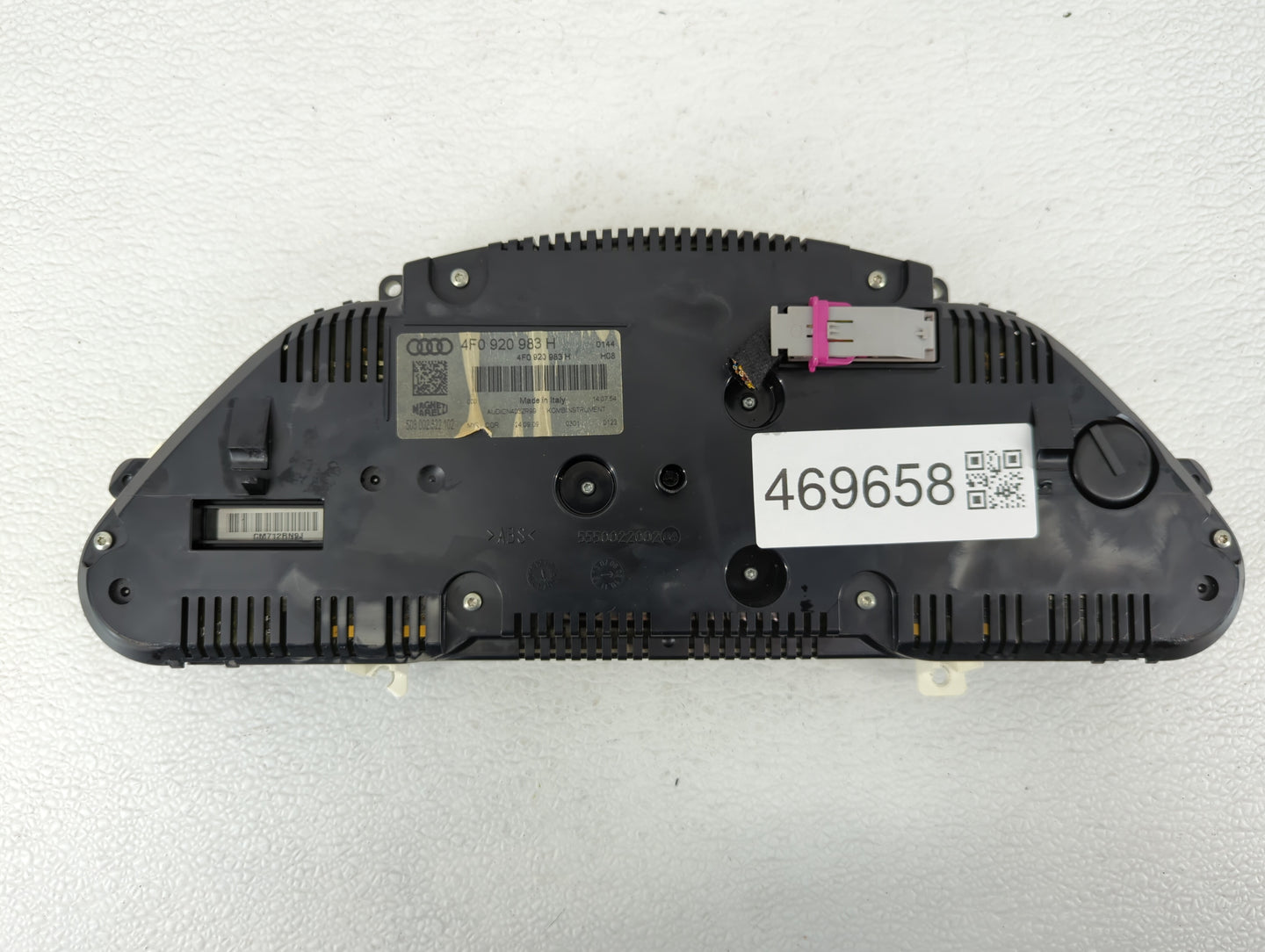 2009-2011 Audi A6 Instrument Cluster Speedometer Gauges P/N:4F0 920 985 F 4F0 920 983 H Fits Fits 2009 2010 2011 OEM Used Au