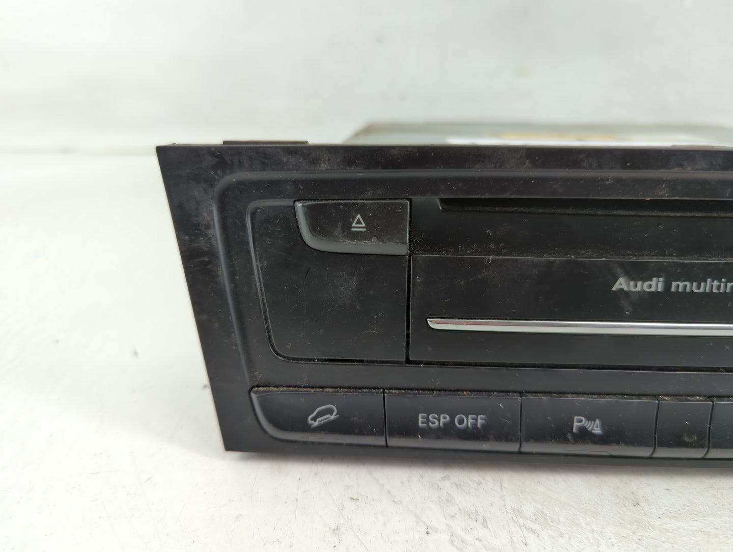 2009-2010 Audi Q5 Radio AM FM Cd Player Receiver Replacement P/N:8T1 035 664 B Fits Fits 2009 2010 OEM Used Auto Parts - Oem