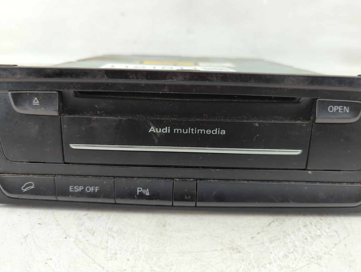 2009-2010 Audi Q5 Radio AM FM Cd Player Receiver Replacement P/N:8T1 035 664 B Fits Fits 2009 2010 OEM Used Auto Parts - Oem
