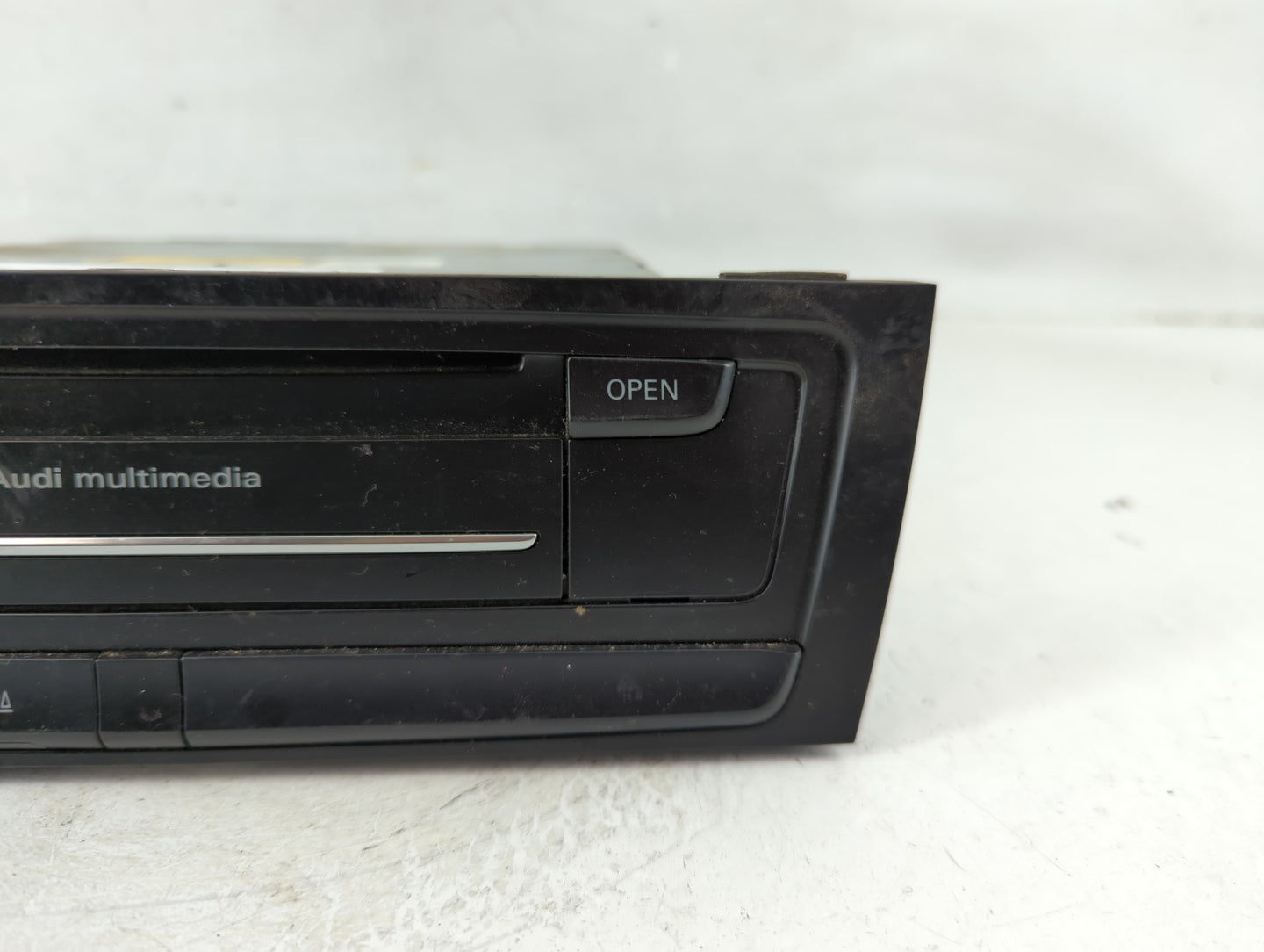 2009-2010 Audi Q5 Radio AM FM Cd Player Receiver Replacement P/N:8T1 035 664 B Fits Fits 2009 2010 OEM Used Auto Parts - Oem