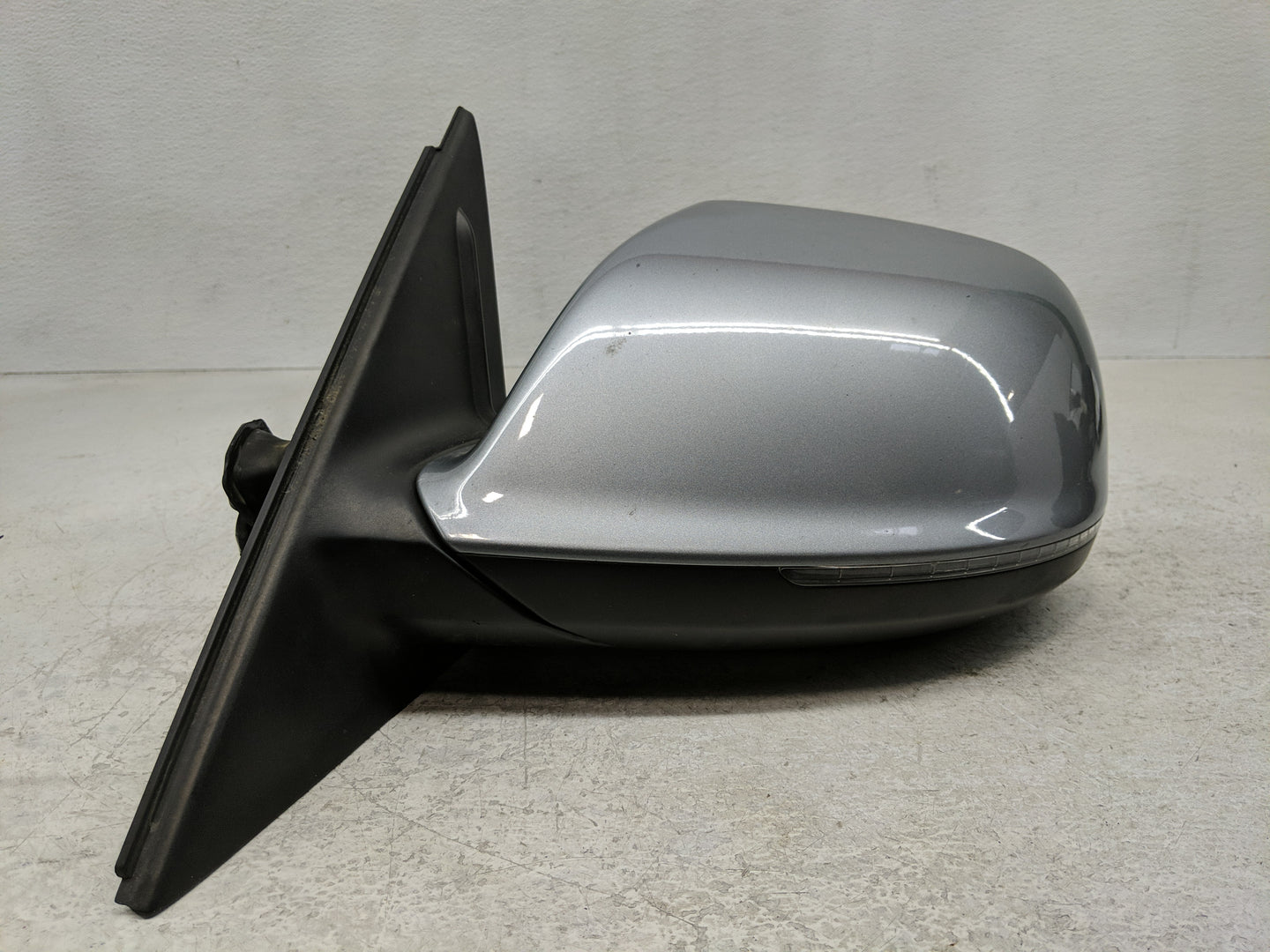 2009-2014 Audi Q5 Driver Side View Mirror - Left Door Mirror OEM Used - Oemusedautoparts1.com