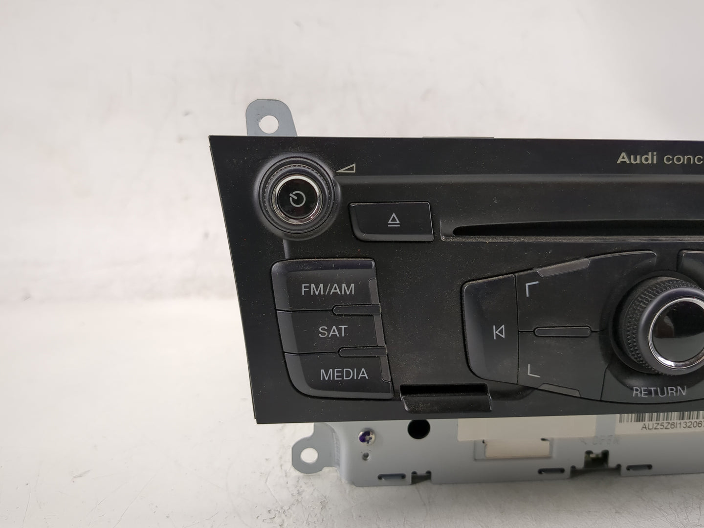 2009-2010 Audi Q5 Radio AM FM Cd Player Receiver Replacement P/N:8T1 035 186 R Fits Fits 2009 2010 OEM Used Auto Parts - Oem
