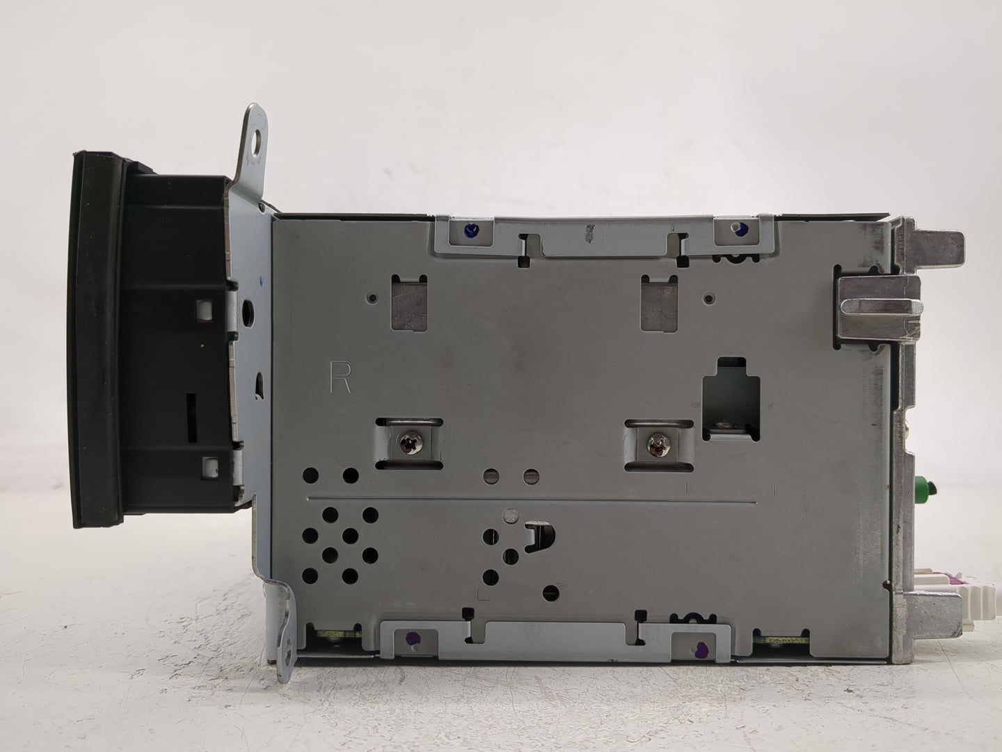 2009-2010 Audi Q5 Radio AM FM Cd Player Receiver Replacement P/N:8T1 035 186 R Fits Fits 2009 2010 OEM Used Auto Parts - Oem