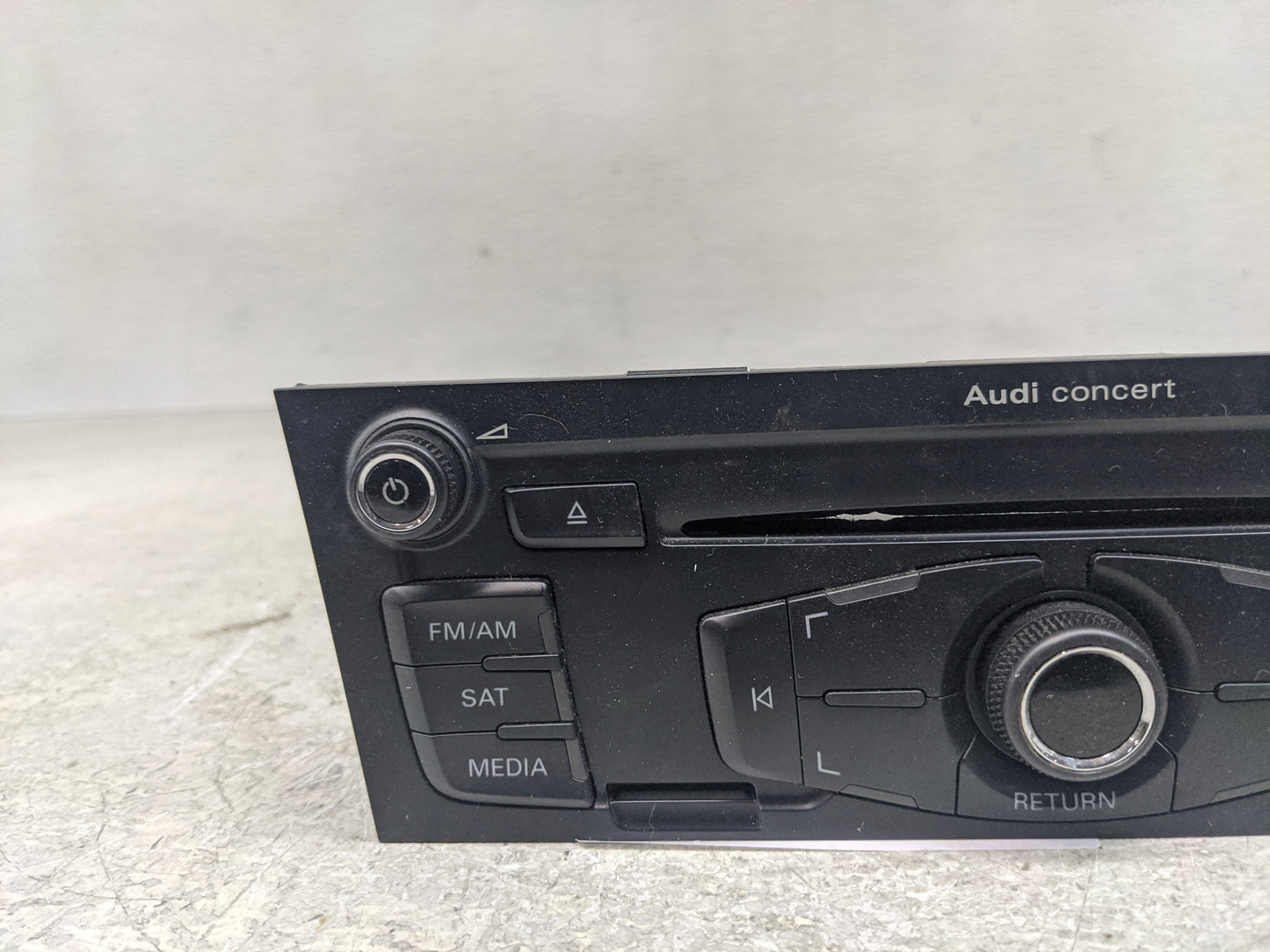 2009-2010 Audi Q5 Radio Control Panel - Oemusedautoparts1.com