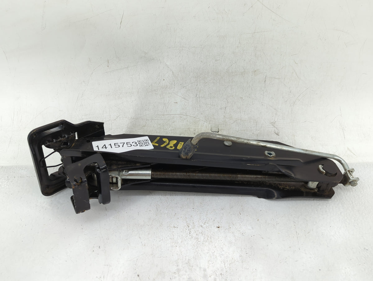 2010 Audi Q5 Spare Scissor Car Jack - Oemusedautoparts1.com