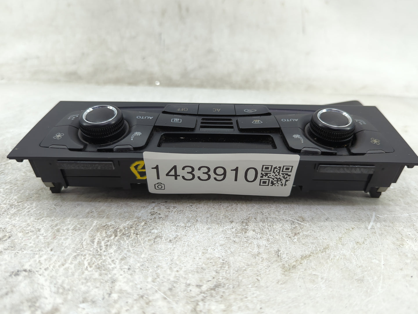 2010 Audi Q5 Climate Control Module Temperature AC/Heater Replacement P/N:8T1820043AK A2C53345976 Fits OEM Used Auto Parts -