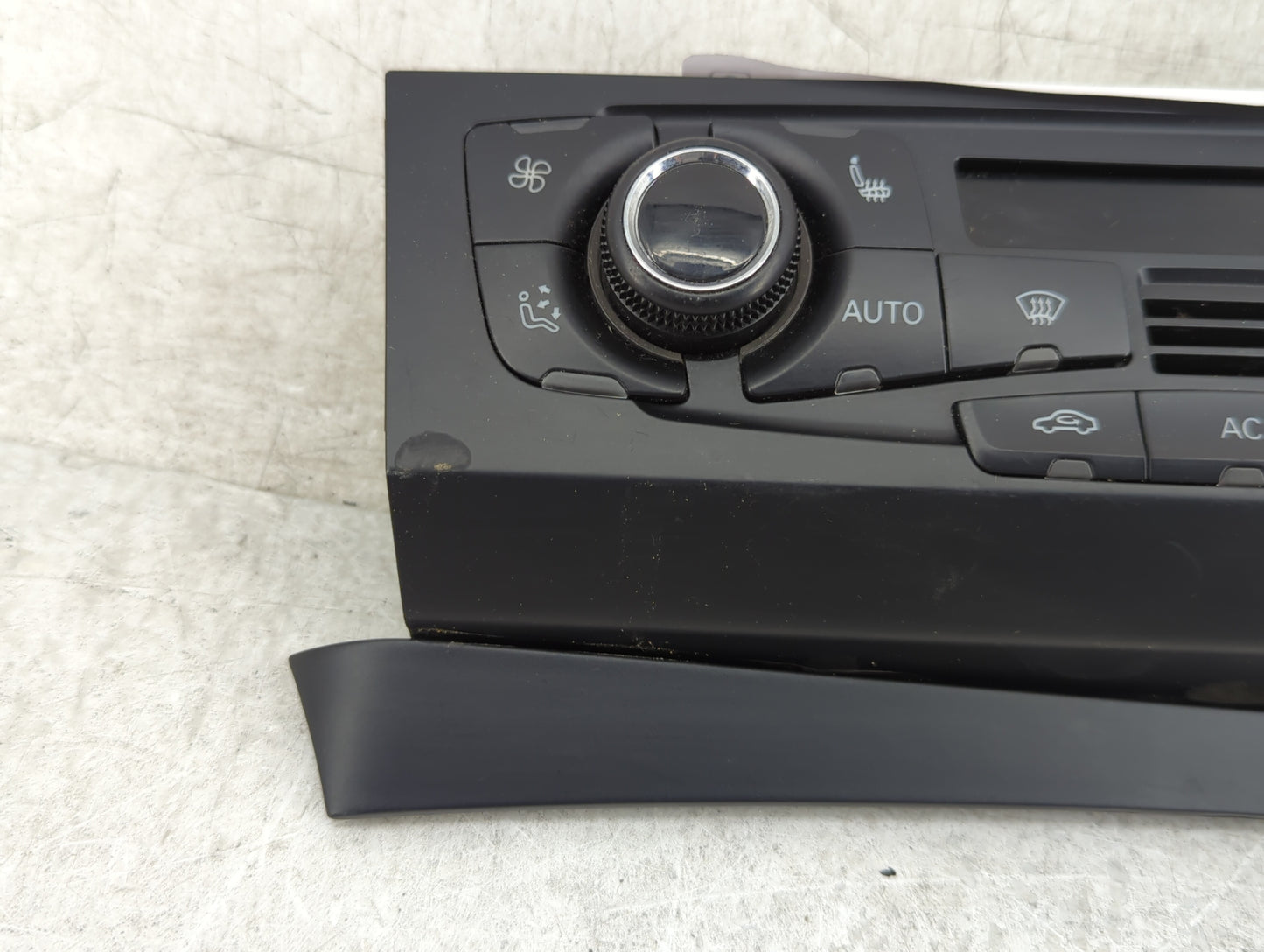 2009-2012 Audi Q5 Climate Control Module Temperature AC/Heater Replacement P/N:8T1 820 043 AK Fits OEM Used Auto Parts - Oem