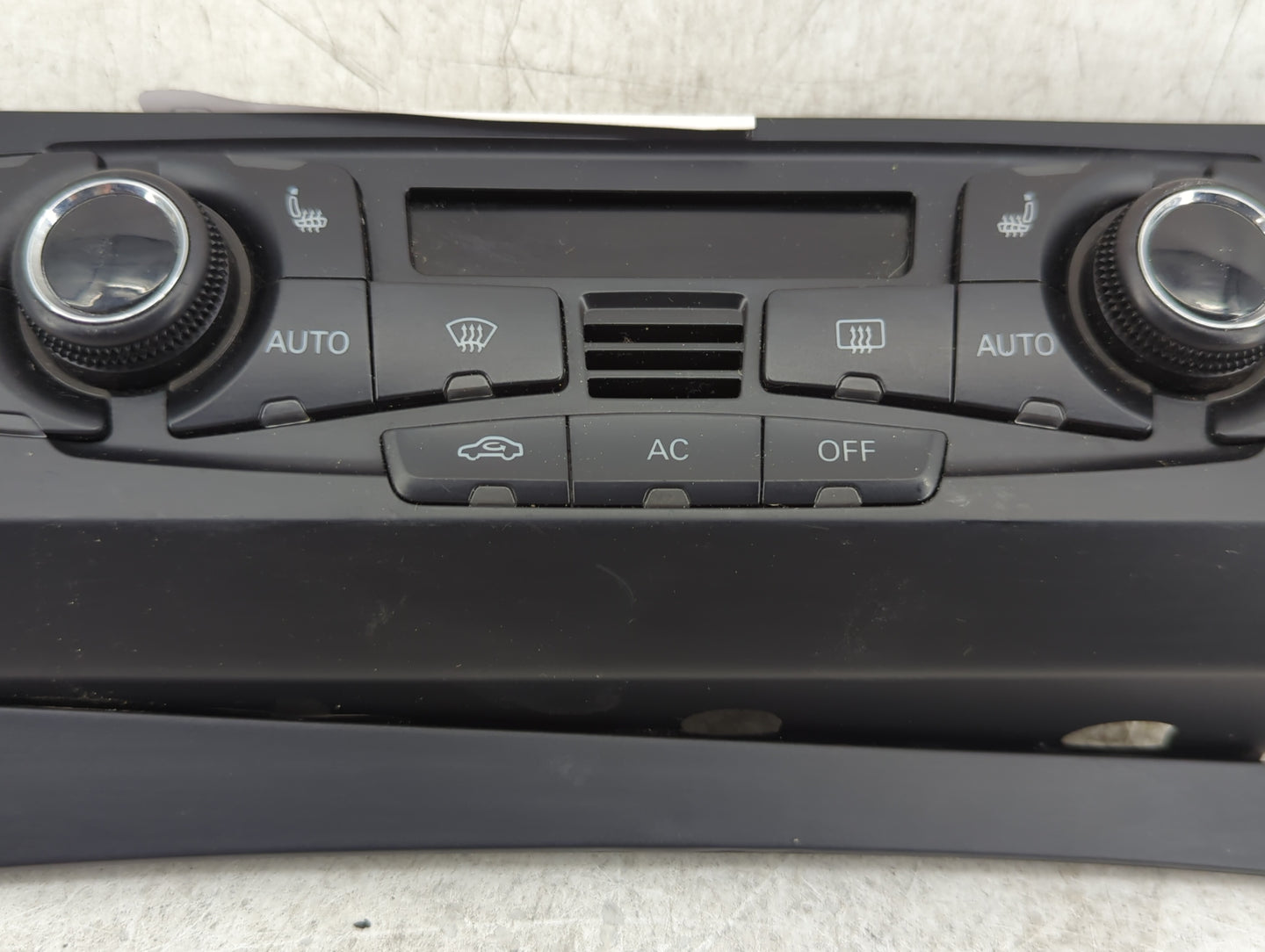 2009-2012 Audi Q5 Climate Control Module Temperature AC/Heater Replacement P/N:8T1 820 043 AK Fits OEM Used Auto Parts - Oem