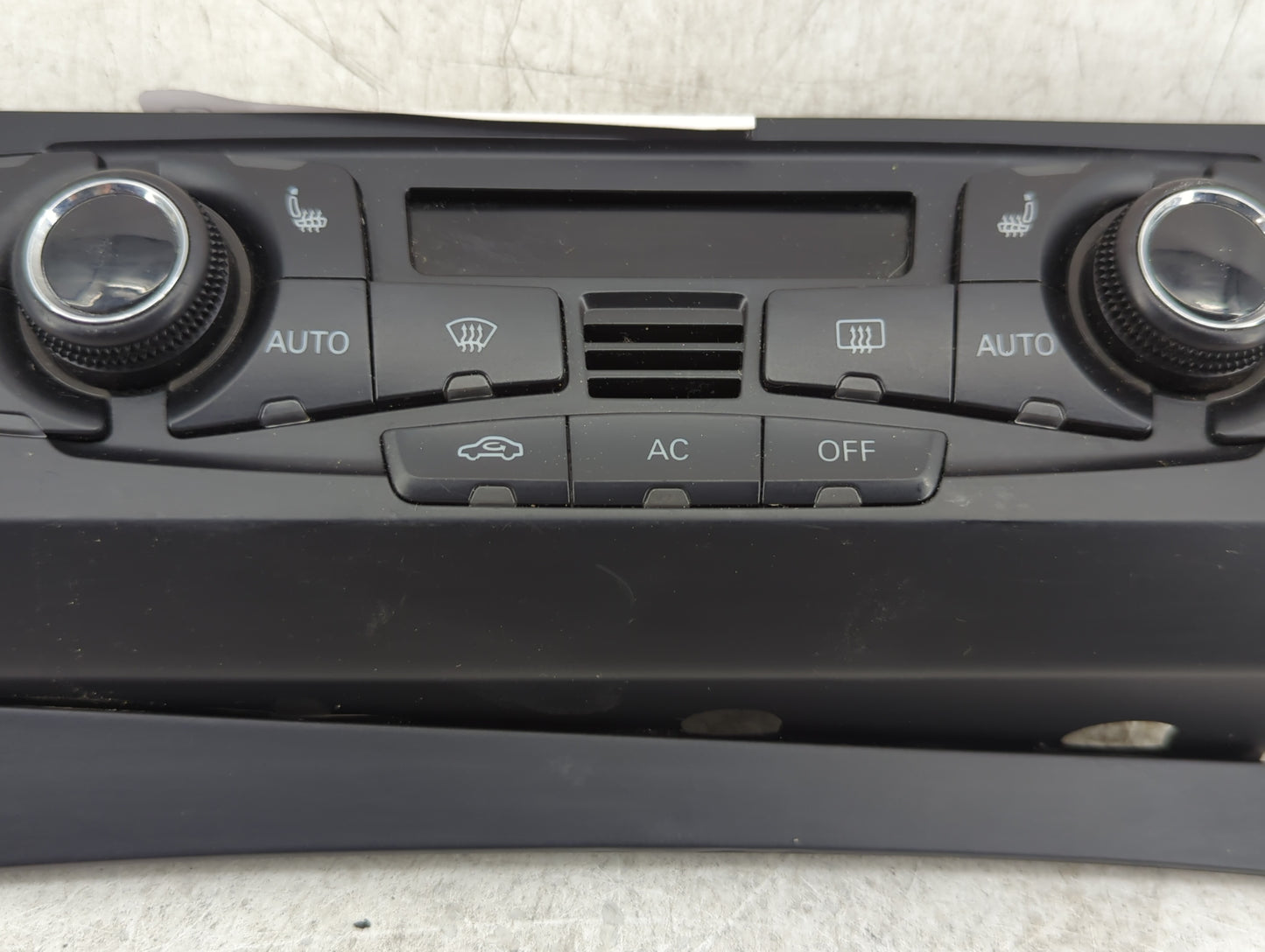 2009-2012 Audi Q5 Climate Control Module Temperature AC/Heater Replacement P/N:8T1 820 043 AK Fits OEM Used Auto Parts - Oem