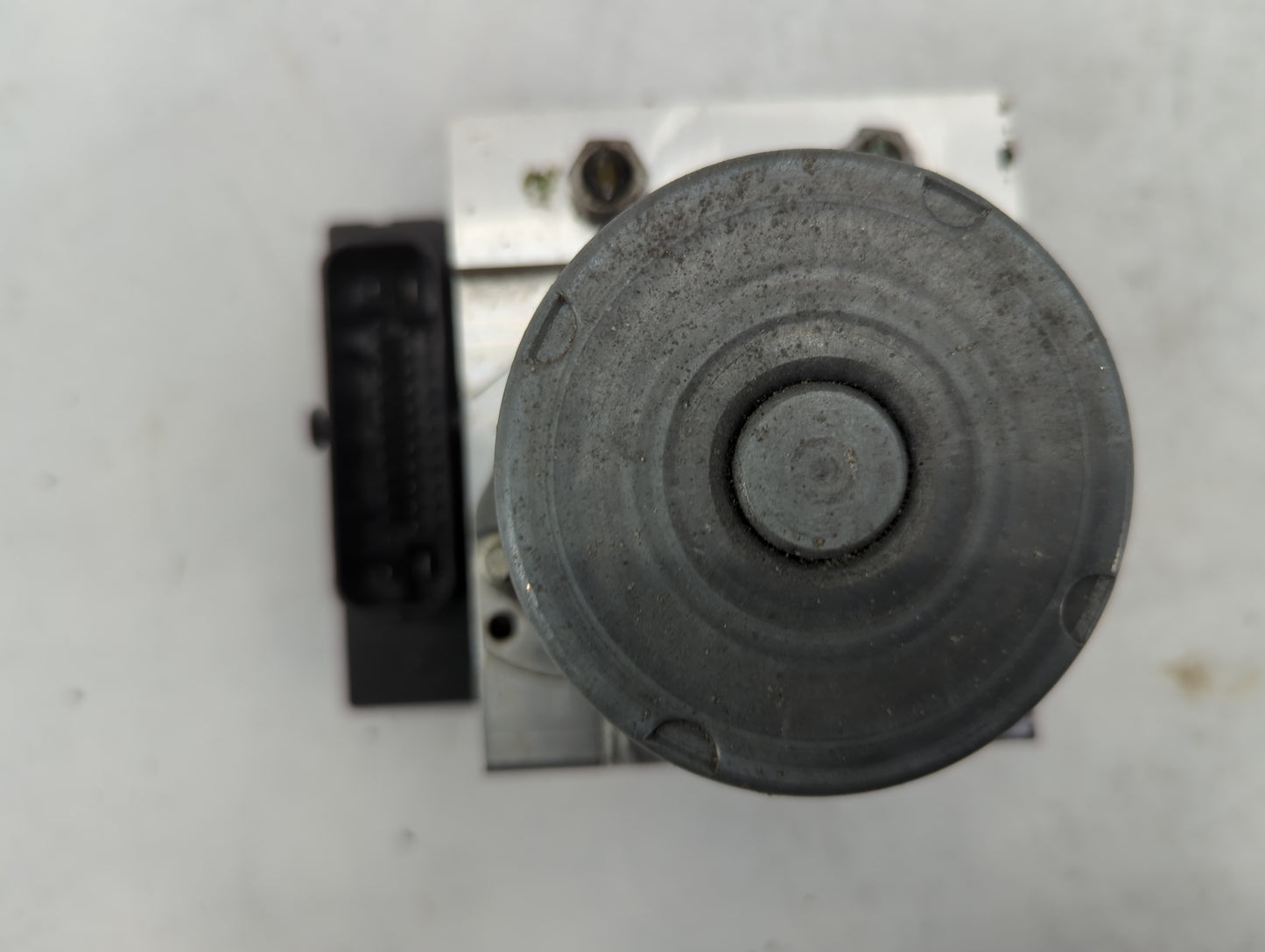 2009-2012 Audi Q5 ABS Pump Control Module Replacement P/N:8R0 907 379 M Fits Fits 2009 2010 2011 2012 OEM Used Auto Parts - 
