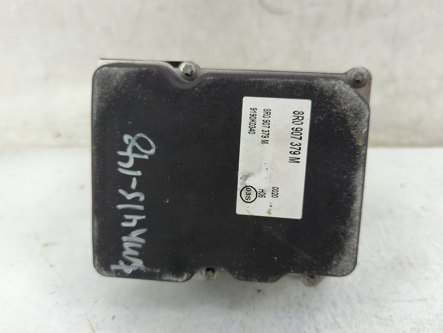 2009-2012 Audi Q5 ABS Pump Control Module Replacement P/N:8R0 907 379 M Fits Fits 2009 2010 2011 2012 OEM Used Auto Parts - 