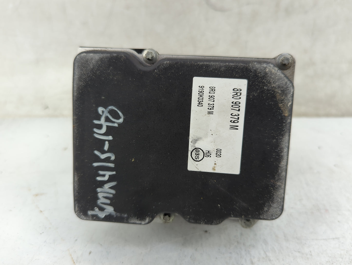 2009-2012 Audi Q5 ABS Pump Control Module Replacement P/N:8R0 907 379 M Fits Fits 2009 2010 2011 2012 OEM Used Auto Parts - 