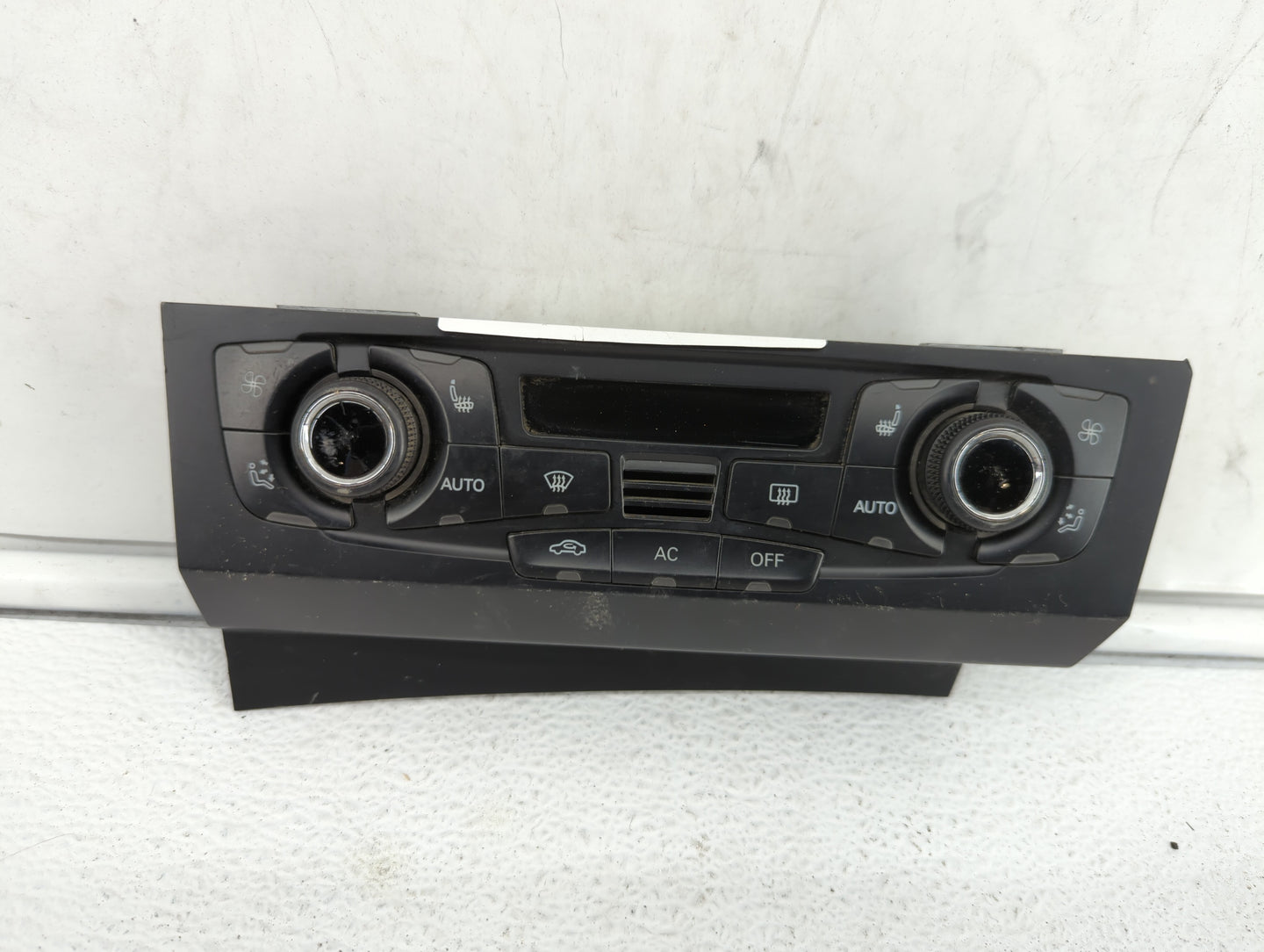 2009-2012 Audi Q5 Climate Control Module Temperature AC/Heater Replacement P/N:8T1 820 043 AA 8T1 820 043 AK Fits OEM Used A