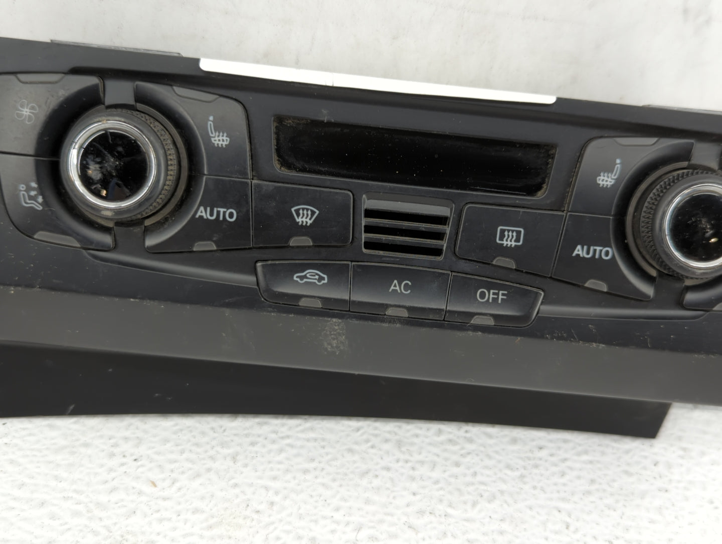 2009-2012 Audi Q5 Climate Control Module Temperature AC/Heater Replacement P/N:8T1 820 043 AA 8T1 820 043 AK Fits OEM Used A