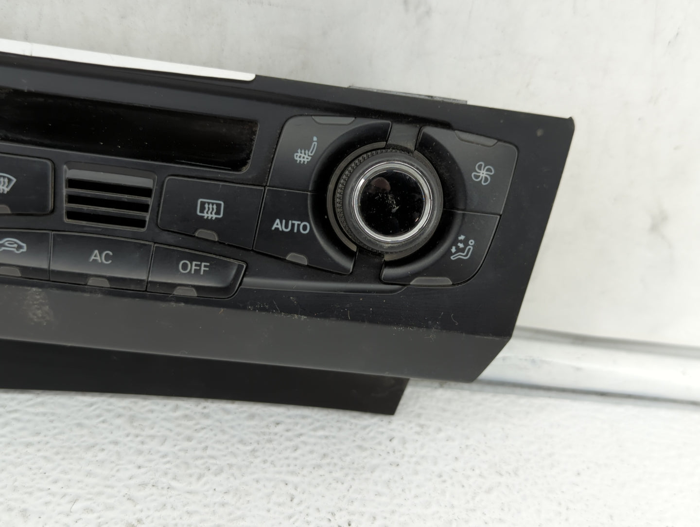 2009-2012 Audi Q5 Climate Control Module Temperature AC/Heater Replacement P/N:8T1 820 043 AA 8T1 820 043 AK Fits OEM Used A