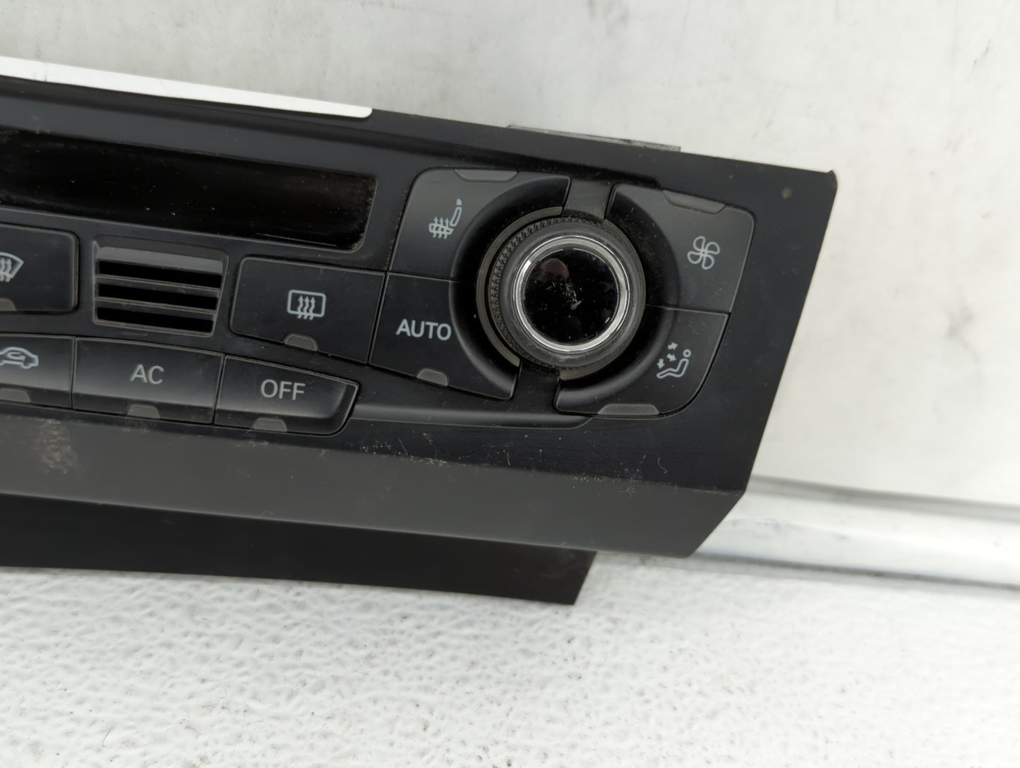 2009-2012 Audi Q5 Climate Control Module Temperature AC/Heater Replacement P/N:8T1 820 043 AA 8T1 820 043 AK Fits OEM Used A