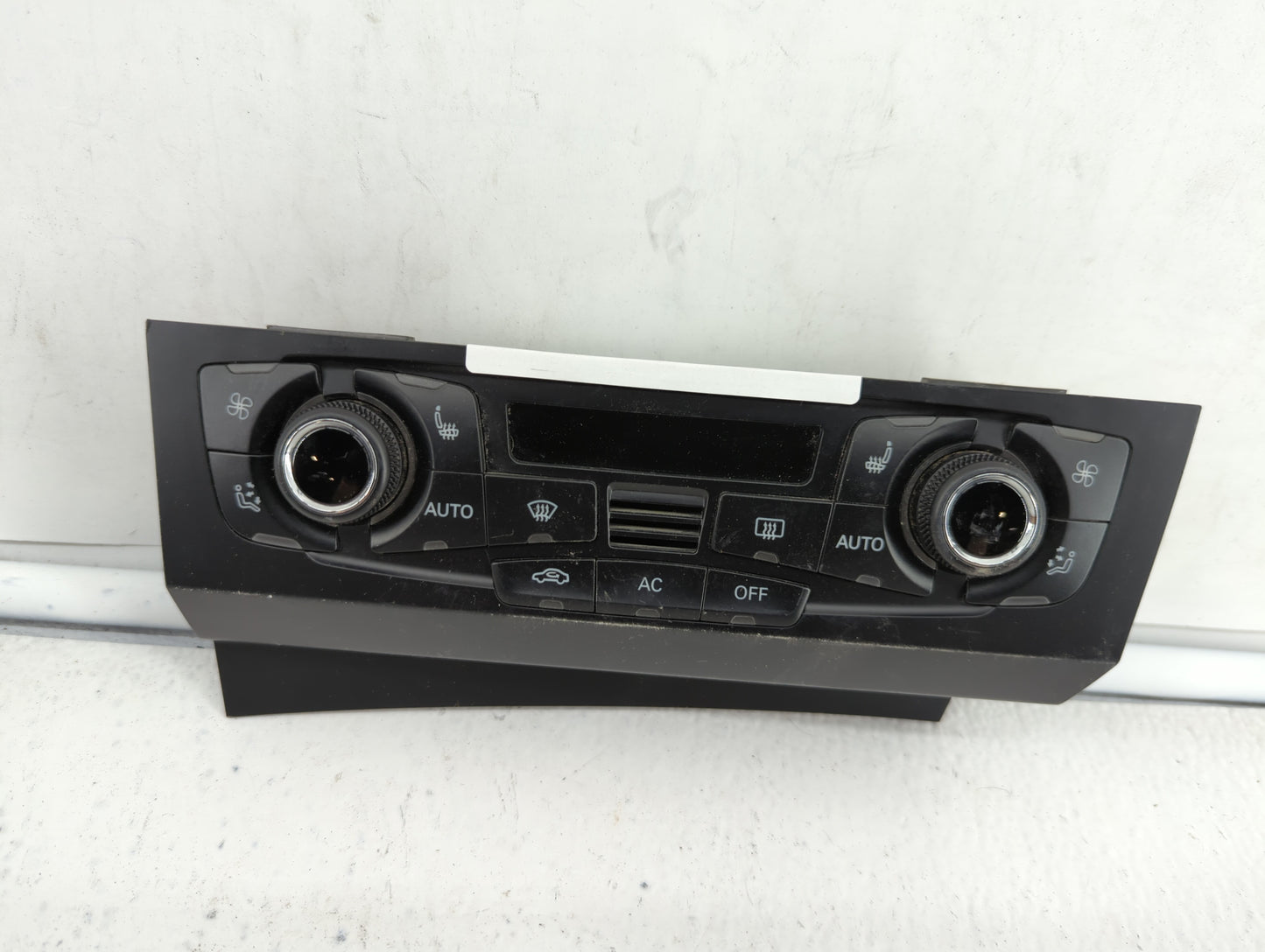 2009-2012 Audi Q5 Climate Control Module Temperature AC/Heater Replacement P/N:8T1 820 043 AA 8T1 820 043 AK Fits OEM Used A
