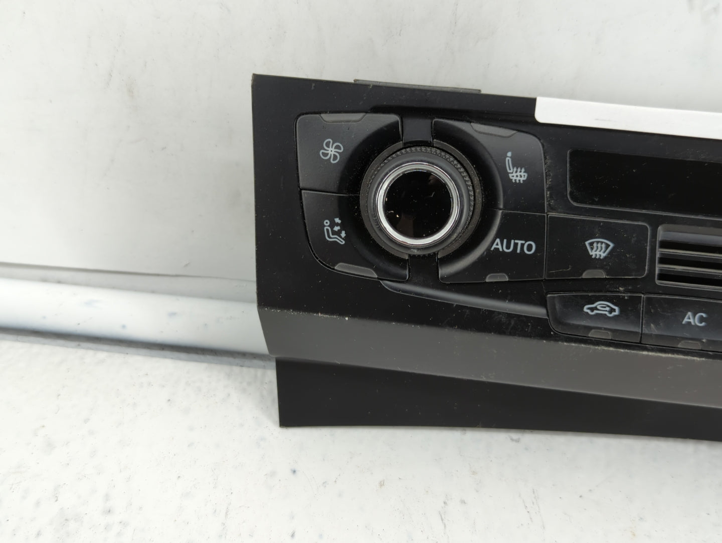 2009-2012 Audi Q5 Climate Control Module Temperature AC/Heater Replacement P/N:8T1 820 043 AA 8T1 820 043 AK Fits OEM Used A