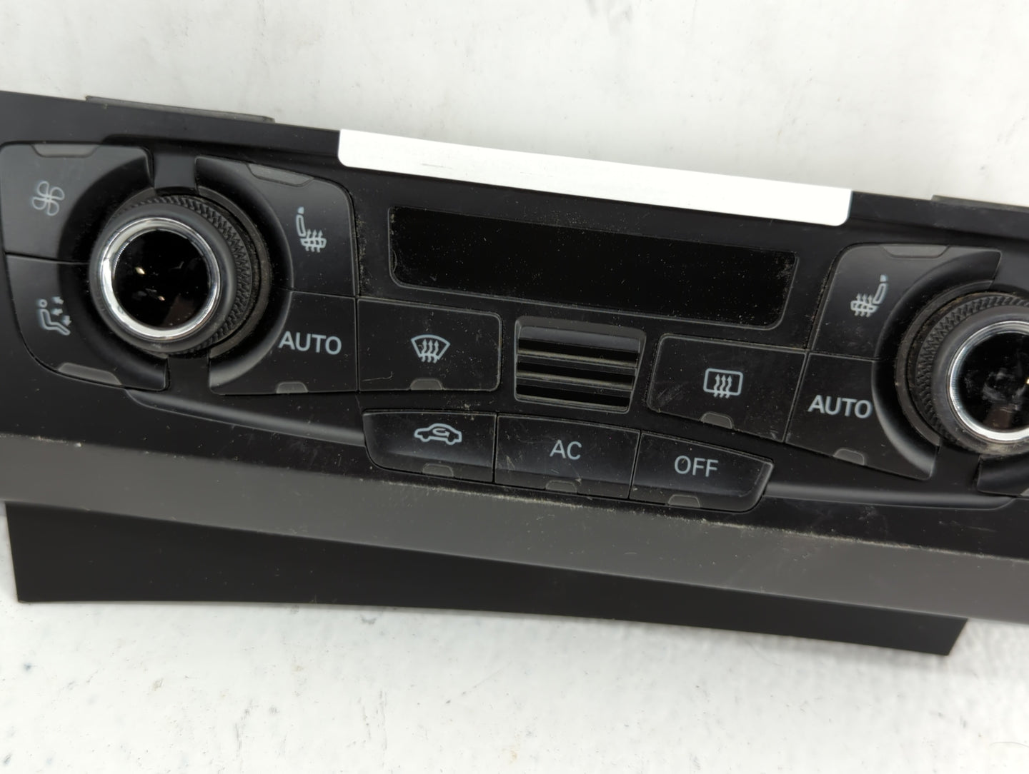 2009-2012 Audi Q5 Climate Control Module Temperature AC/Heater Replacement P/N:8T1 820 043 AA 8T1 820 043 AK Fits OEM Used A