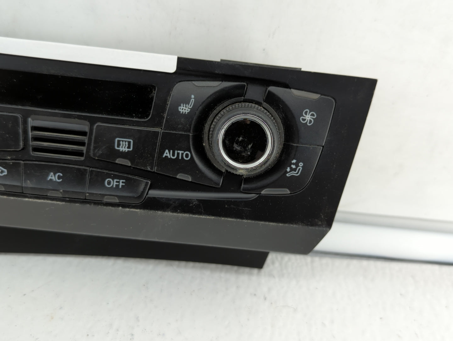 2009-2012 Audi Q5 Climate Control Module Temperature AC/Heater Replacement P/N:8T1 820 043 AA 8T1 820 043 AK Fits OEM Used A