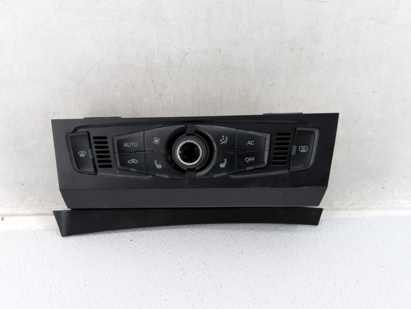 2009-2010 Audi Q5 Climate Control Module Temperature AC/Heater Replacement P/N:8T1 820 043 AH Fits Fits 2008 2009 2010 2011 