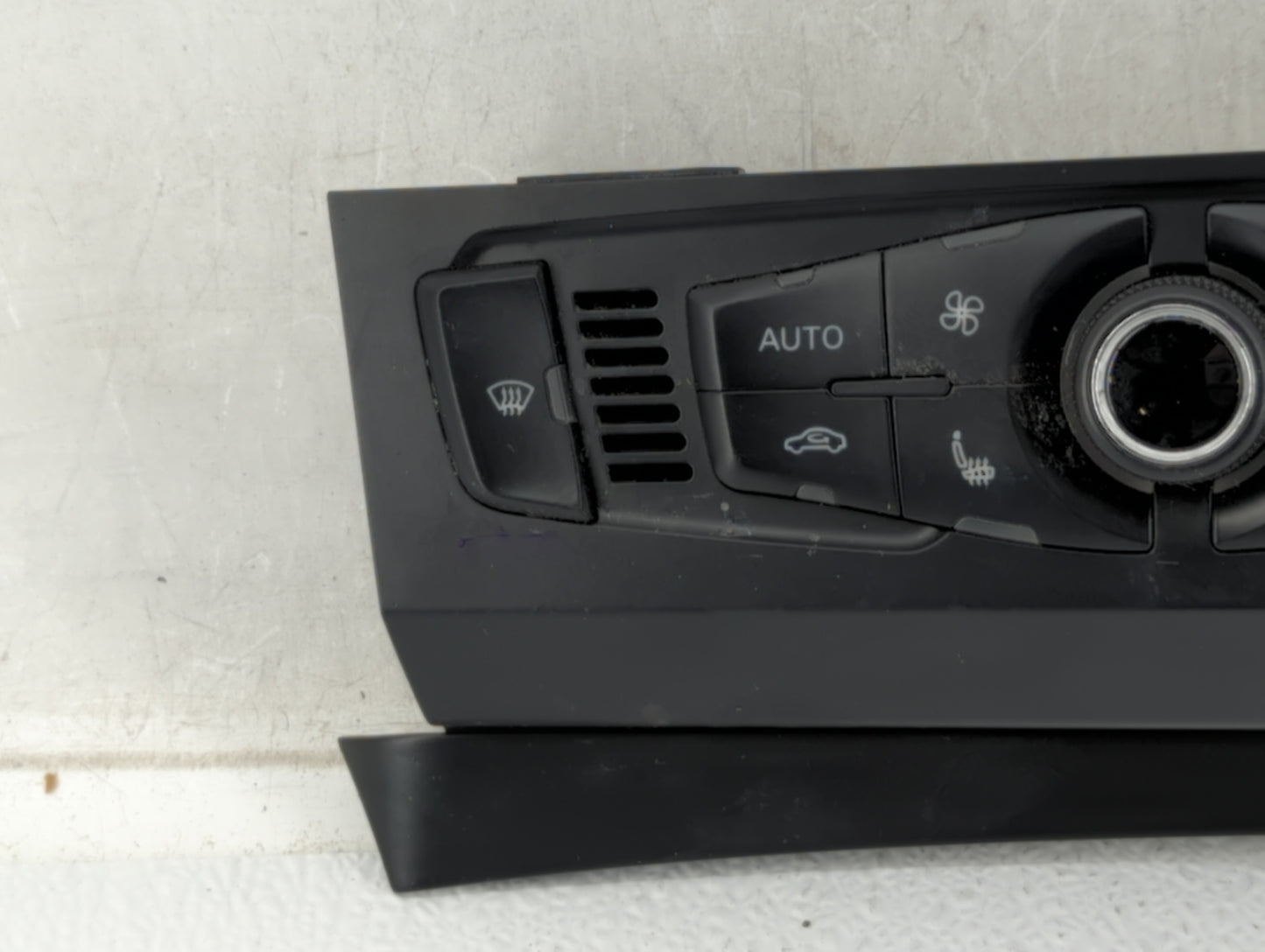 2009-2010 Audi Q5 Climate Control Module Temperature AC/Heater Replacement P/N:8T1 820 043 AH Fits Fits 2008 2009 2010 2011 