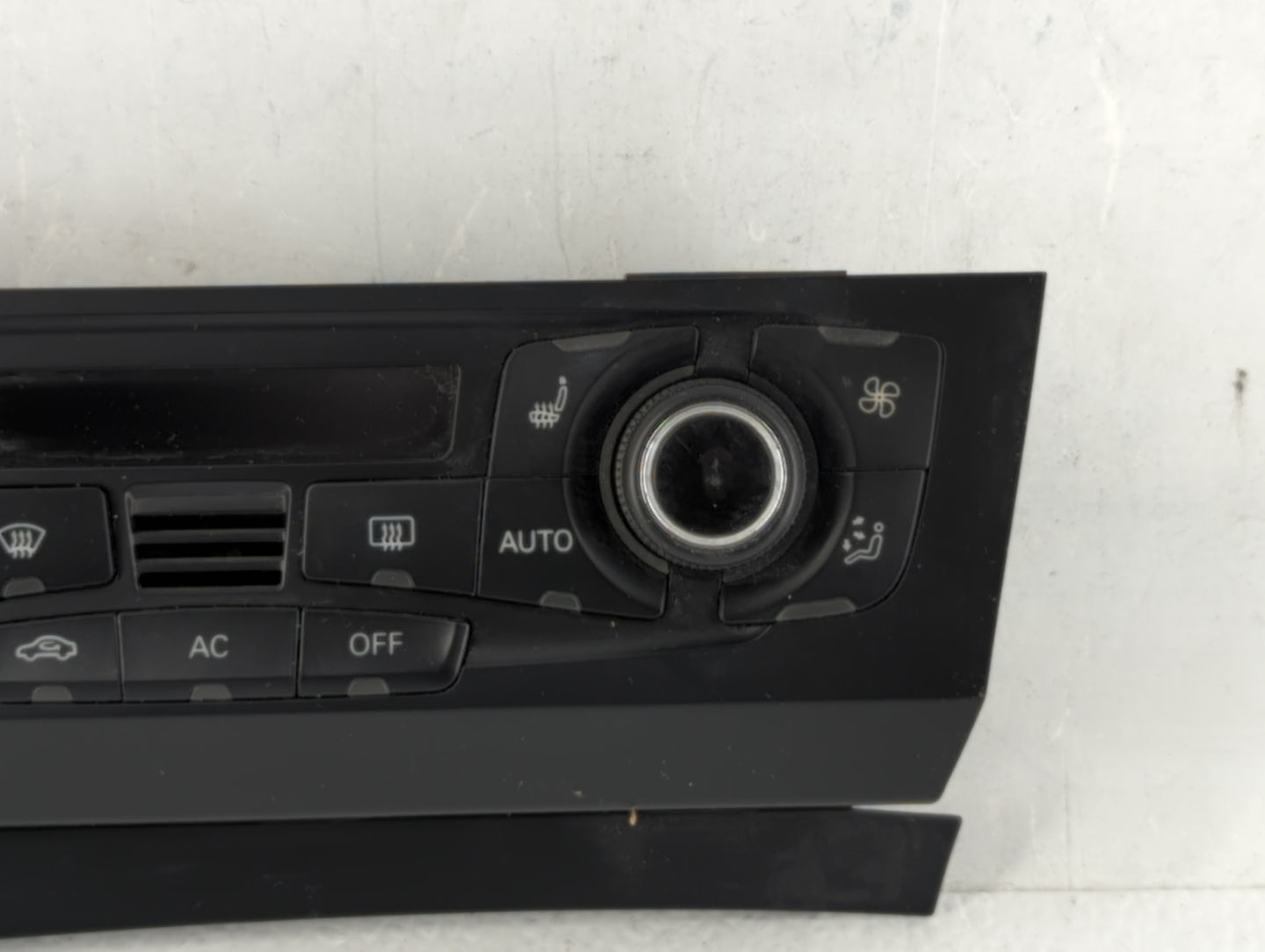 2009-2012 Audi Q5 Climate Control Module Temperature AC/Heater Replacement P/N:08T 820 043 AK Fits OEM Used Auto Parts - Oem