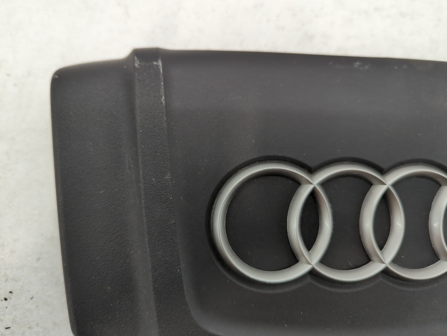 2010 Audi Q5 Engine Cover - Oemusedautoparts1.com